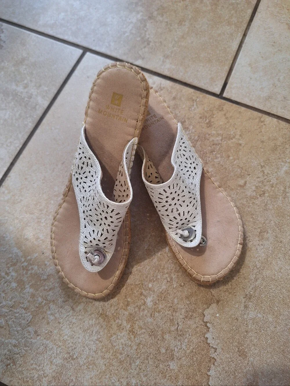 White Mountain Beaux Espadrille Wedge Sandals Laser Cut Thong White Size 8.5